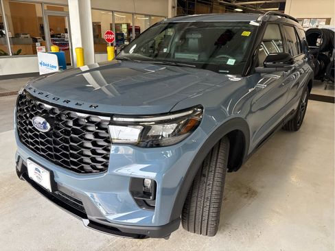 New 2026 Ford Explorer ST-Line w/ ST-Line Street Pack AWD/4WD image 3