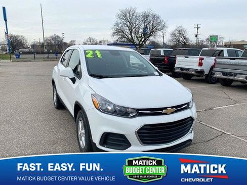 Used 2021 Chevrolet Trax LS w/ Tint and Cruise Package FWD image 1