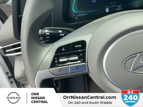 Used 2025 Hyundai Elantra Hybrid FWD image 19
