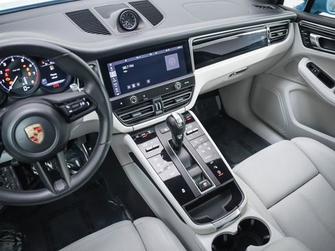 Certified 2023 Porsche Macan image 19