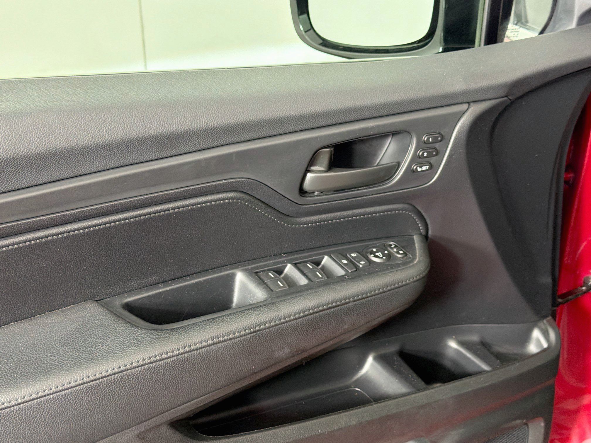 Used 2025 Honda Odyssey Sport-L image 15