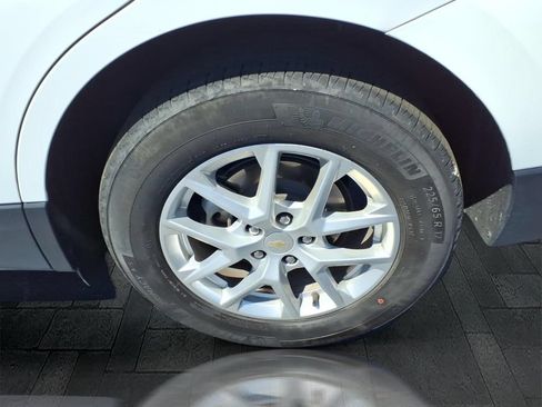 Used 2024 Chevrolet Equinox LT FWD image 11