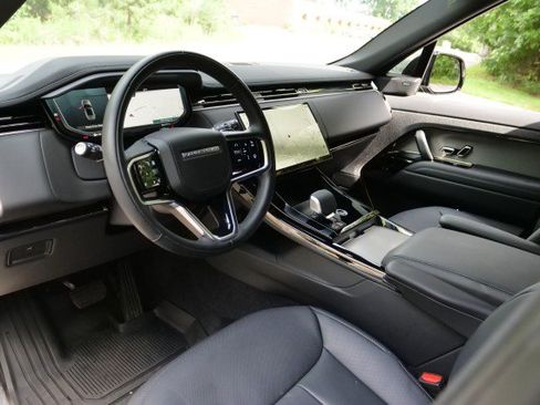 Used 2026 Land Rover Range Rover Sport SE AWD/4WD image 2