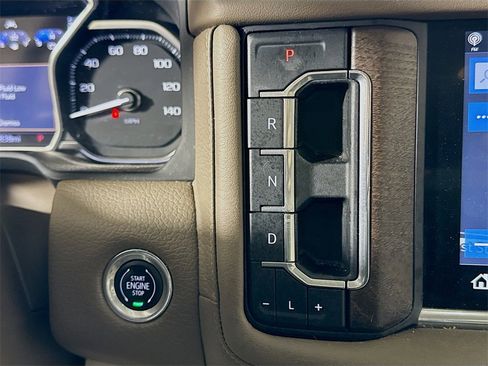 Used 2021 GMC Yukon Denali w/ Denali Premium Package image 15