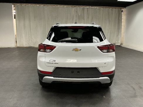 Used 2022 Chevrolet TrailBlazer LT w/ Convenience Package FWD image 4