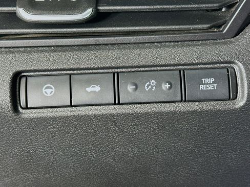 Used 2023 Nissan Altima 2.5 SV w/ SV Premium Package image 18