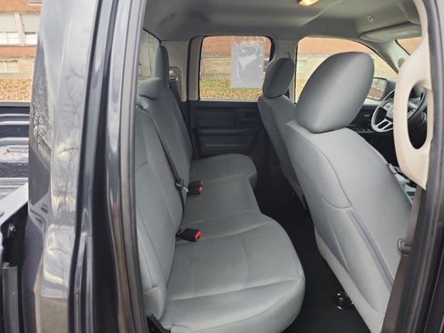 Used 2018 RAM 1500 ST w/ SXT Appearance Group AWD/4WD image 11