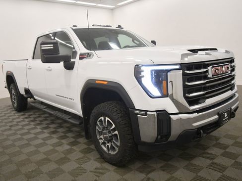 Used 2024 GMC Sierra 3500 SLE w/ SLE Convenience Package image 10