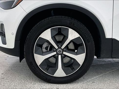 Certified 2025 Volvo XC40 B5 Plus image 12