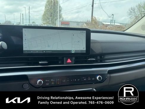 Used 2025 Kia Carnival image 11