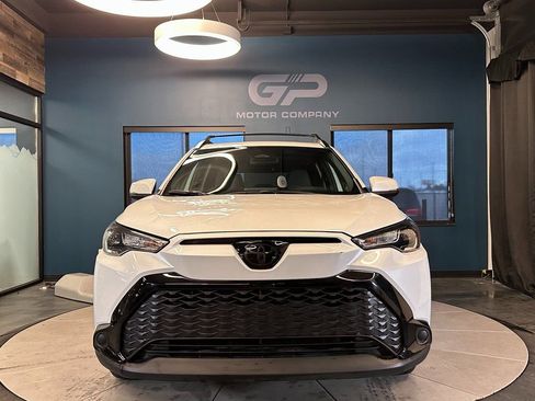 Used 2024 Toyota Corolla Cross SE w/ Moonroof Package image 8