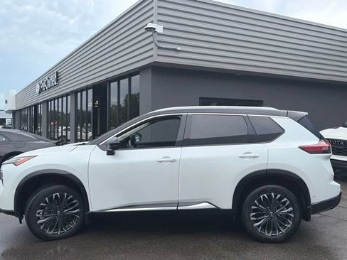 Used 2024 Nissan Rogue Platinum w/ Platinum Premium Package AWD/4WD image 9