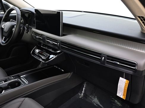 New 2026 Lincoln Corsair Premiere image 15