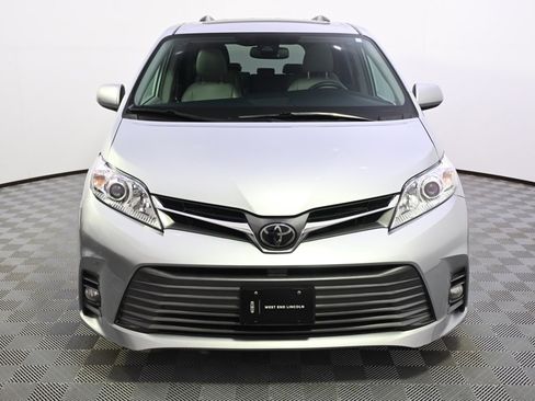 Used 2019 Toyota Sienna XLE image 8