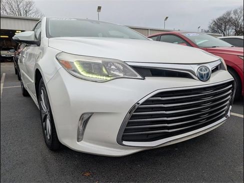 Used 2018 Toyota Avalon Limited image 23