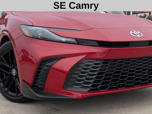 Used 2025 Toyota Camry SE FWD image 3