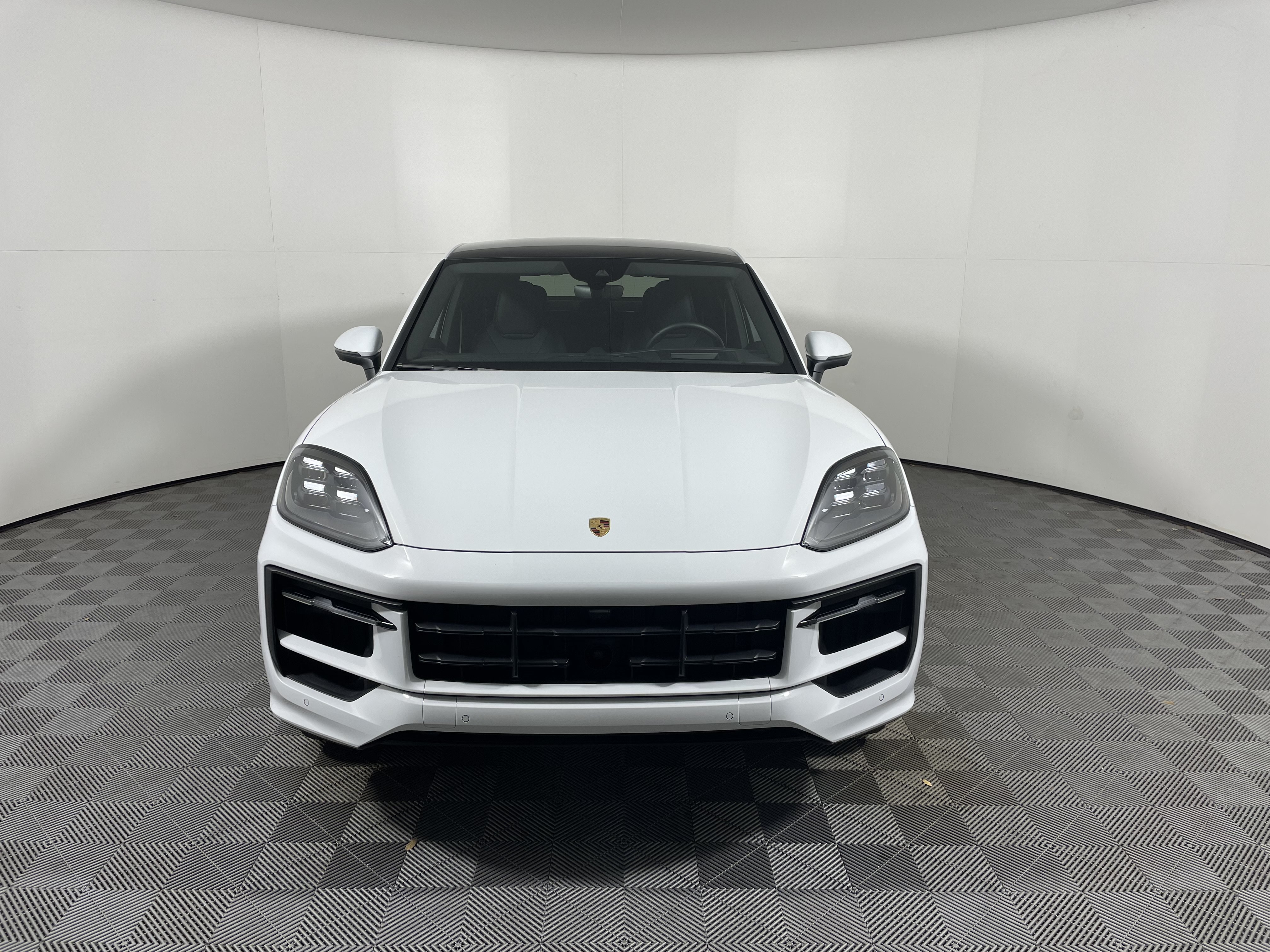 Used 2025 Porsche Cayenne Coupe AWD/4WD image 10