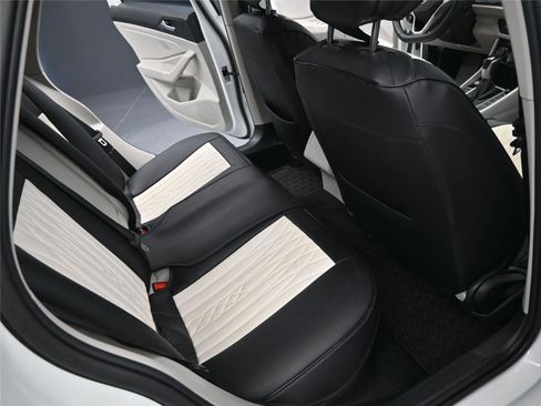 Used 2023 Volkswagen Jetta SE image 6