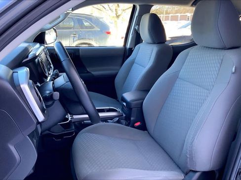 Used 2020 Toyota Tacoma SR5 image 9