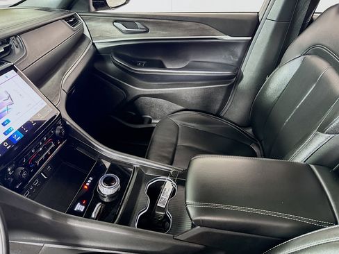 Used 2024 Jeep Grand Cherokee L Limited w/ Luxury Tech Group II image 25