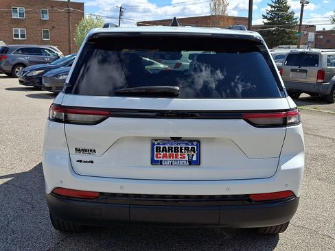 Used 2023 Jeep Grand Cherokee Altitude image 5