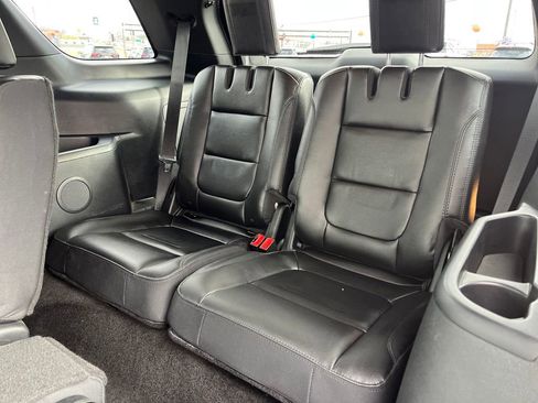 Used 2017 Ford Explorer XLT w/ Equipment Group 202A image 30