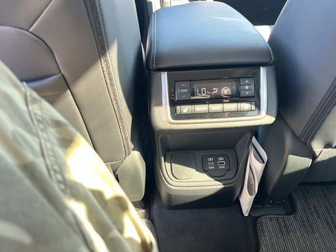 Used 2023 Subaru Ascent Limited AWD/4WD image 16