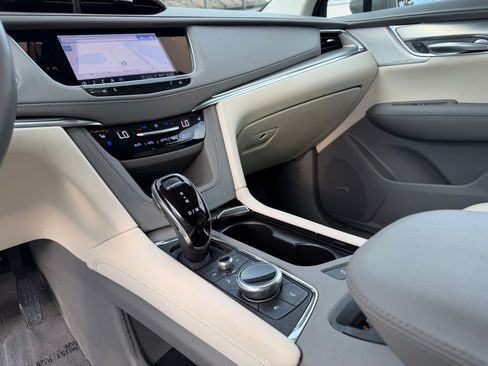 Used 2022 Cadillac XT5 Premium Luxury FWD image 17