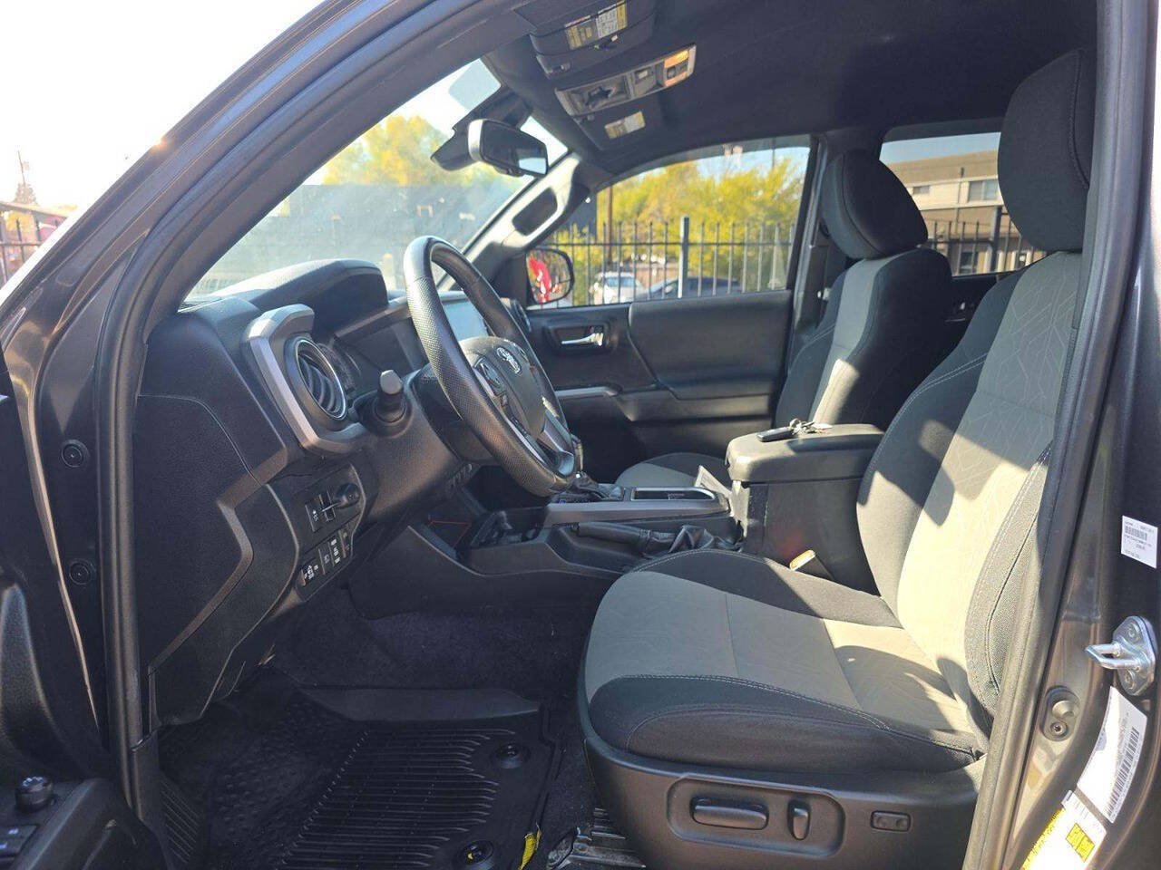 Used 2021 Toyota Tacoma TRD Off-Road w/ Technology Package AWD/4WD image 10