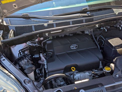 Used 2012 Toyota Sienna Limited image 28