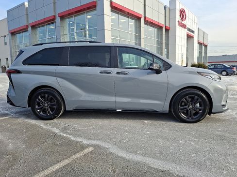 Certified 2025 Toyota Sienna XSE image 7