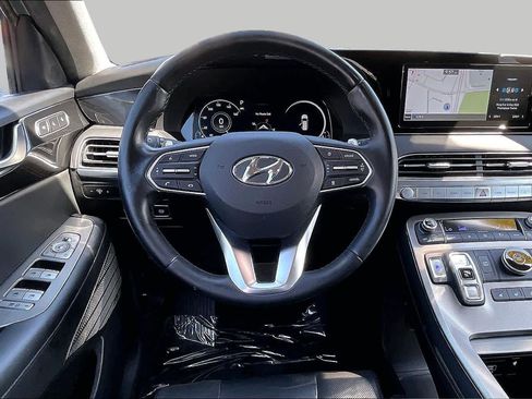Used 2022 Hyundai Palisade Limited FWD image 6