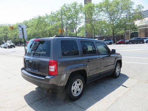 Used 2015 Jeep Patriot Sport w/ Power Value Group AWD/4WD image 4