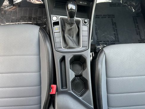 Used 2025 Volkswagen Jetta SE FWD image 26