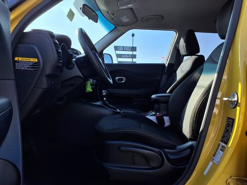 Used 2016 Kia Soul + image 24