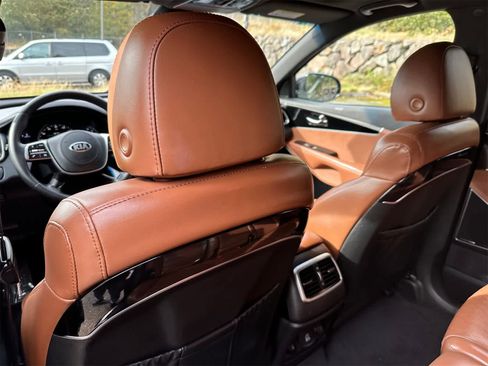 Used 2019 Kia Sorento SX image 9