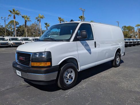 Used 2024 GMC Savana 2500 w/ Driver Convenience Package image 8