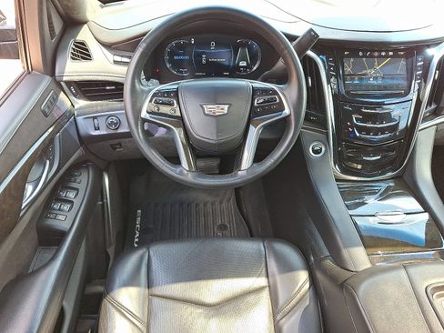 Used 2018 Cadillac Escalade ESV Platinum AWD/4WD image 14