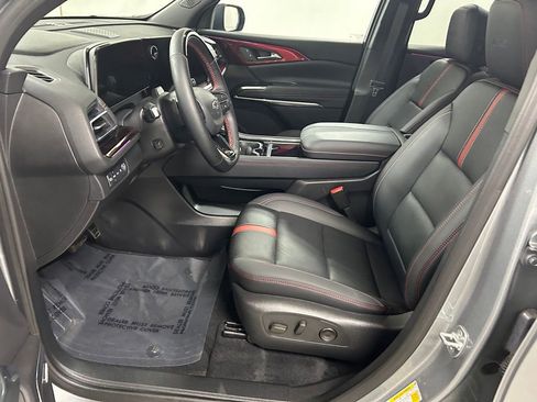 Used 2025 Chevrolet Traverse RS w/ LPO, Floor Liner Package AWD/4WD image 12