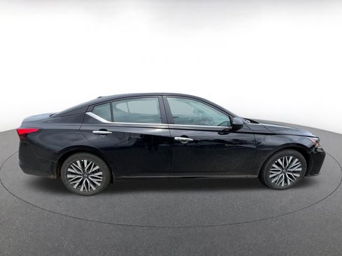 Used 2025 Nissan Altima 2.5 SV FWD image 8