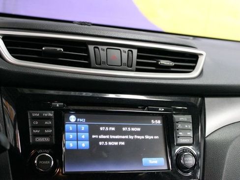 Used 2016 Nissan Rogue SV w/ SV Premium Package FWD image 13