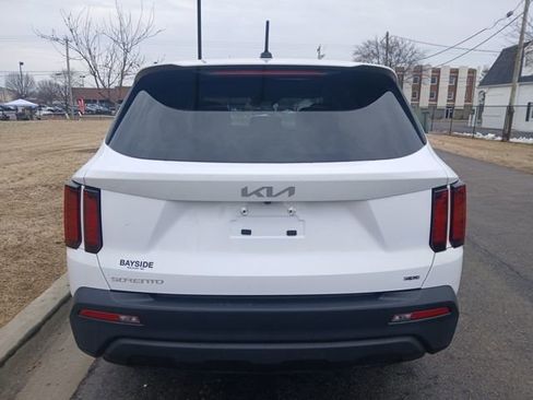 Certified 2023 Kia Sorento LX image 13