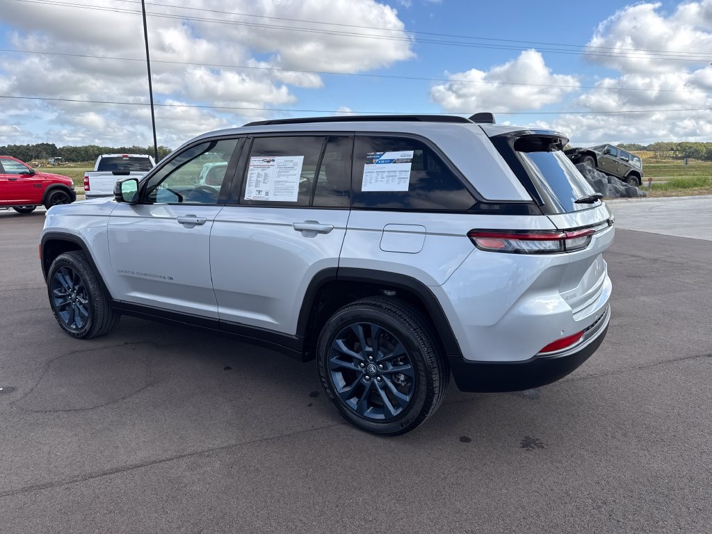 Used 2026 Jeep Grand Cherokee Limited AWD/4WD image 3