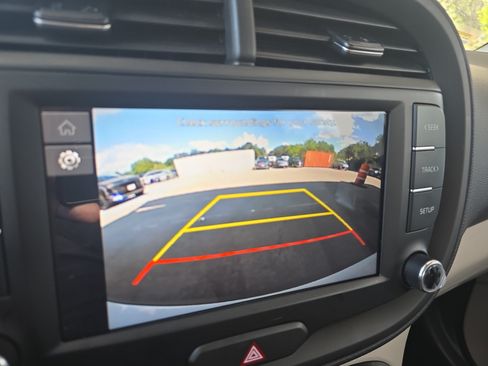 Used 2025 Kia Soul LX w/ LX Technology Package FWD image 13