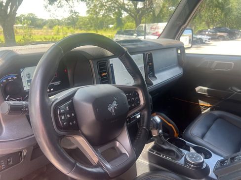 Used 2024 Ford Bronco Badlands AWD/4WD image 9
