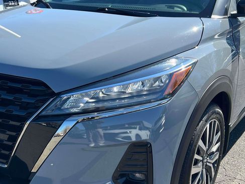 Used 2023 Nissan Kicks SR w/ SR Premium Package FWD image 7