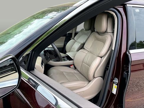 Used 2022 Lincoln Aviator Grand Touring w/ Equipment Group 301A AWD/4WD image 9
