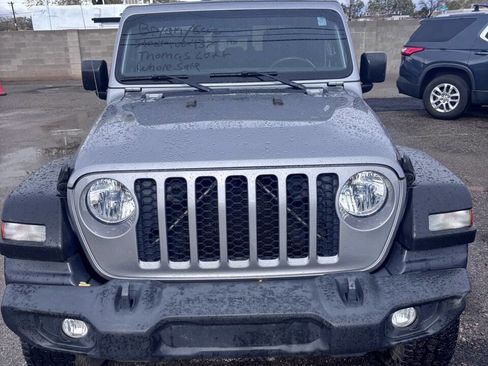 Used 2020 Jeep Gladiator Sport w/ Quick Order Package 24S image 3