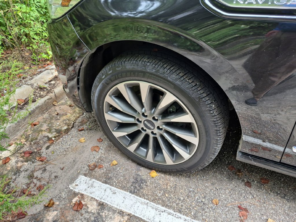Used 2020 Lincoln Navigator Reserve AWD/4WD image 6