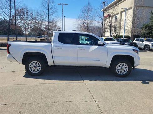 Certified 2025 Toyota Tacoma SR5 image 8